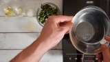 Nettle oil obtained by transfer and using bain-marie - Preparation step 2