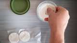 Eye concealer remedy with milk, egg white, almond oil and glycerin - Preparation step 7