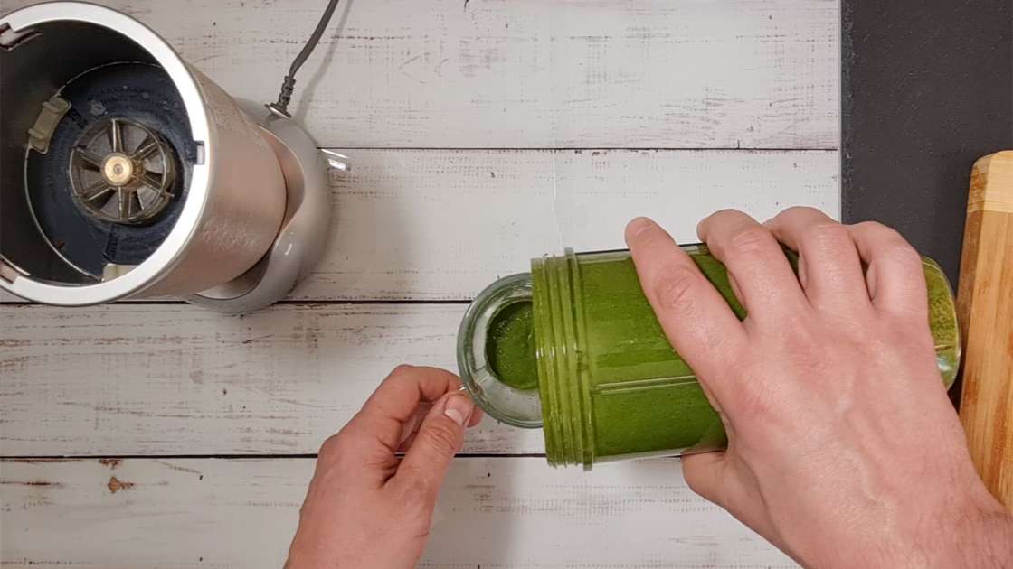 Revitalizing smoothie with nettles, spinach, ginger and lemon, photo 6