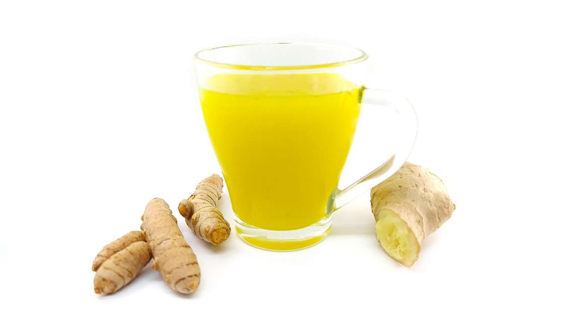 Anti-inflammatory tonic with ginger, turmeric, black pepper and other spices