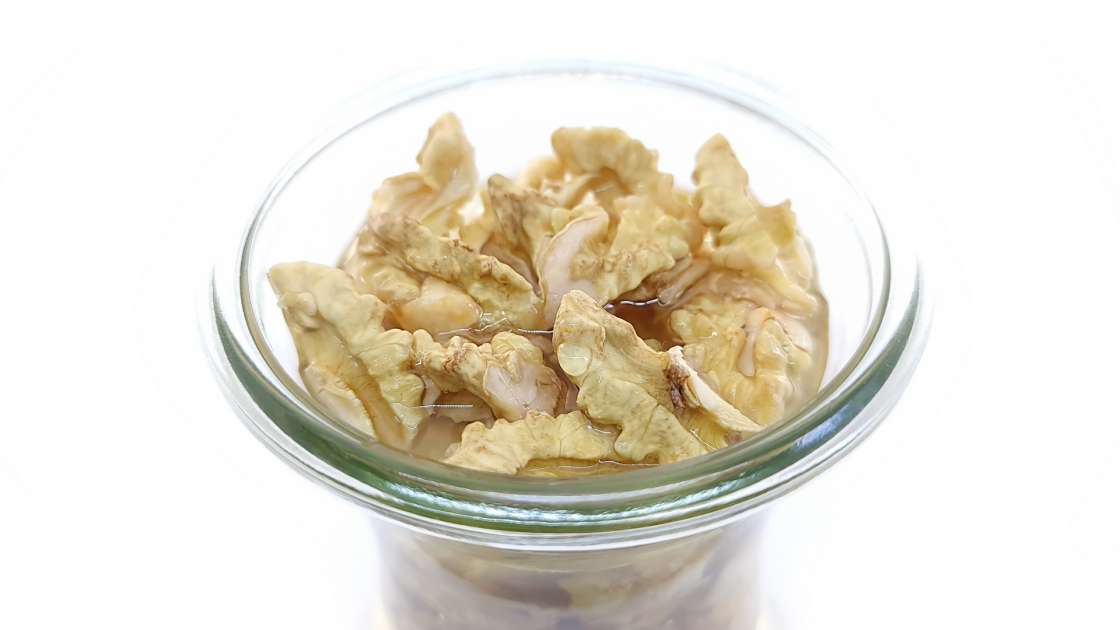 Green walnut kernels with honey, photo 4