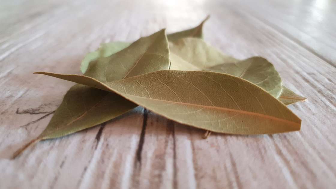 Water with cinnamon, bay leaves and green tea, photo 9