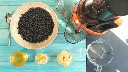 Aronia syrup with ginger and honey