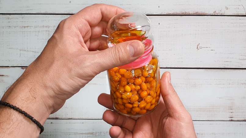 Sea buckthorn oil obtained by transfer, photo 3