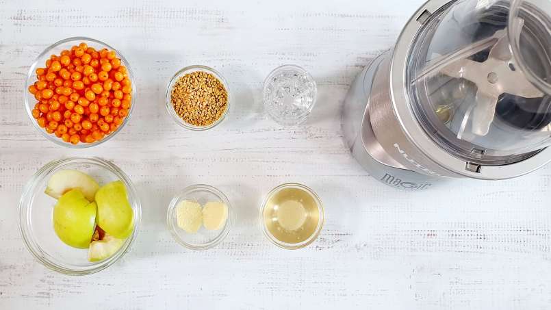 Sea buckthorn smoothie with apple, ginger, pollen and honey, photo 2