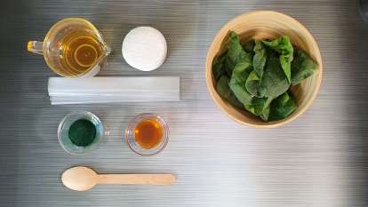 Eye concealer remedy with Spinach, Spirulina, Honey and Green Tea