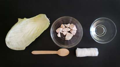 Poultice with clay and cabbage leaf