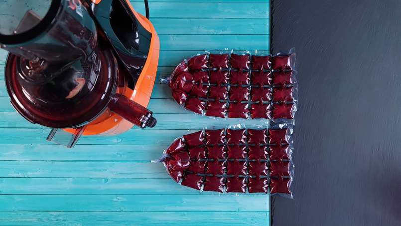 Aronia juice with pollen, ginger and lemon frozen in ice cube bags, photo 4