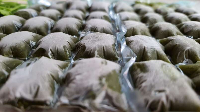 Parsley juice with lime in ice packs, photo 5