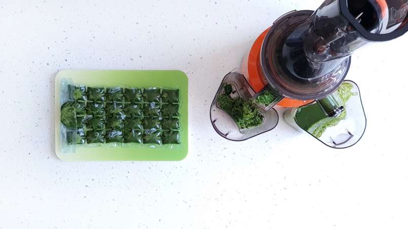 Parsley juice with lime in ice packs, photo 16