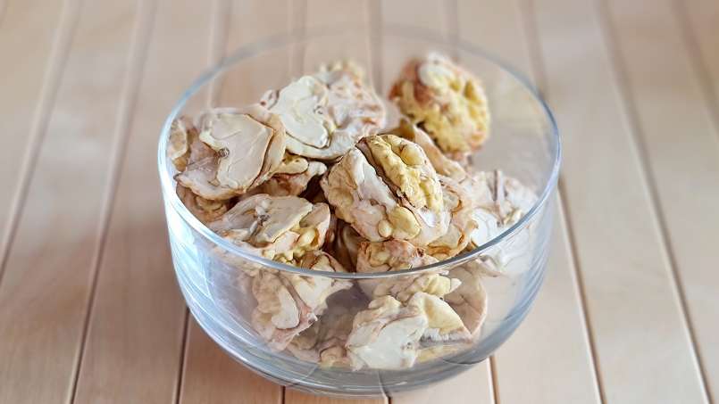 Green walnut kernels with honey, photo 7