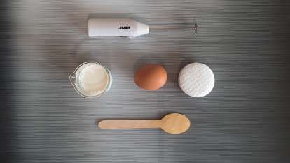 Eye concealer remedy with milk and white egg
