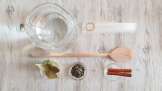 Water with cinnamon, bay leaves and green tea